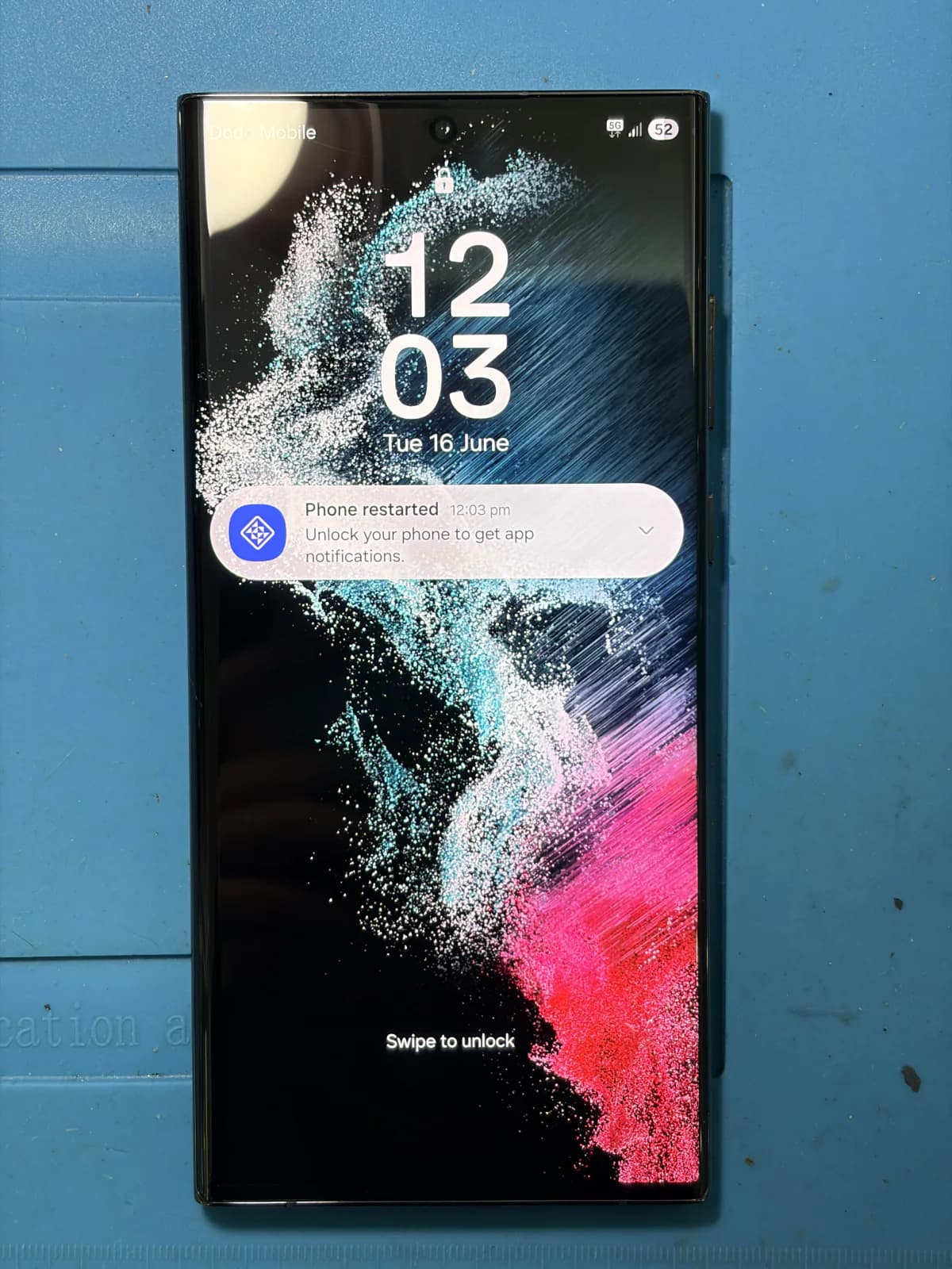 Galaxy S22 Ultra after screen replacement with the display working normally